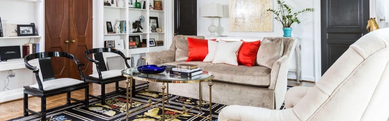 A living room in the home of interior designer Laura Umansky