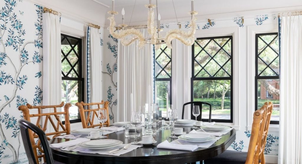 chinoiserie style dining room