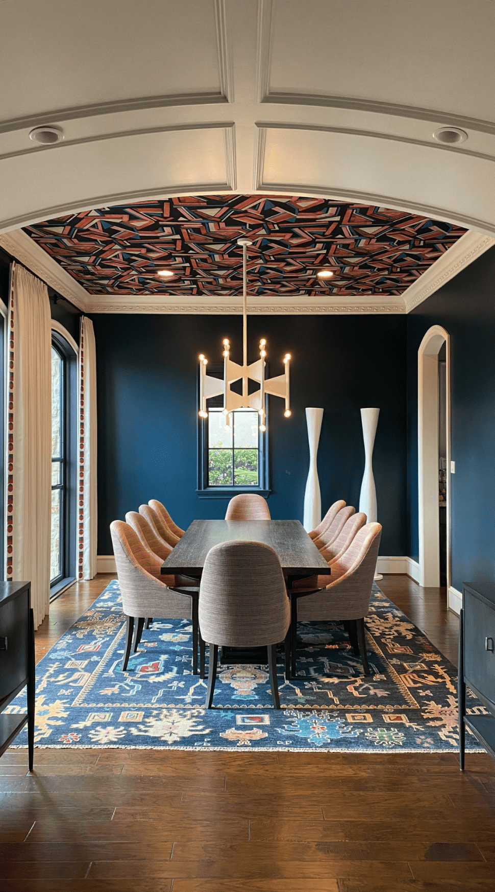 The ceiling of the Timberloch dining room ties in perfectly with the rug.